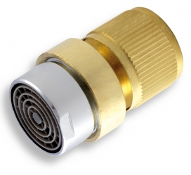 Hose connector with aerator